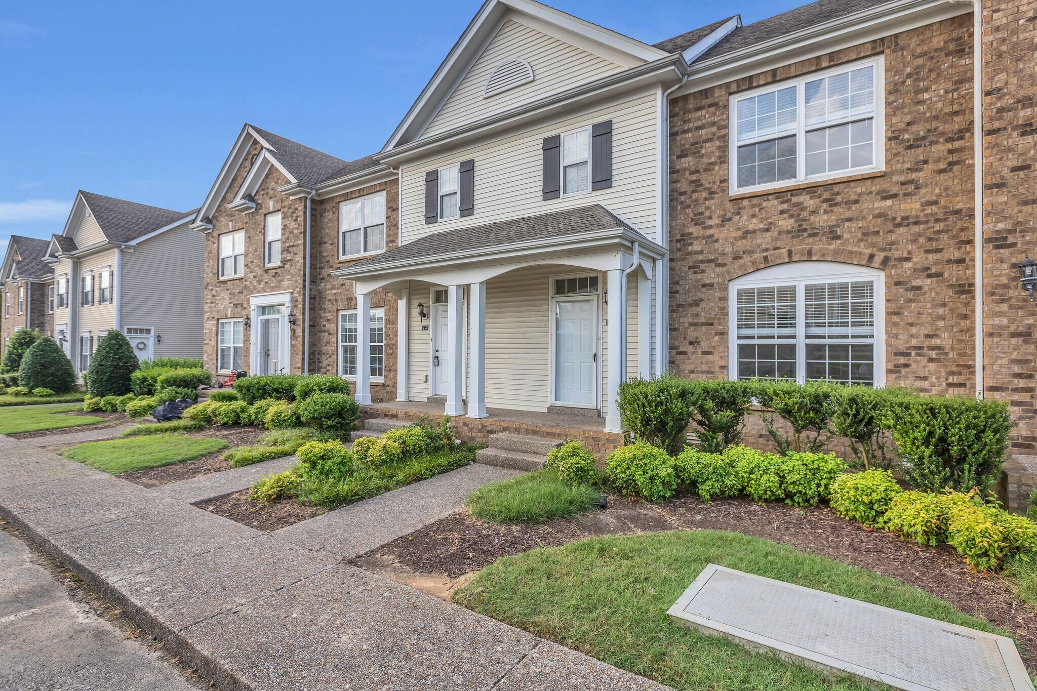 Building Photo - 2271 Dewey Dr