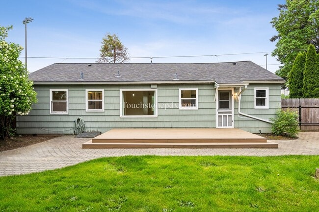 Building Photo - Updated NE Portland Home w/Fenced Yard and Upgrades!