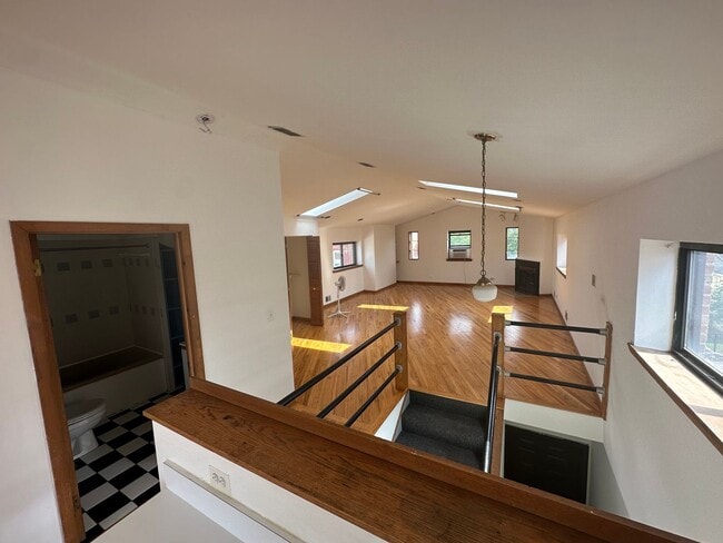 Building Photo - 974 W Cullerton St