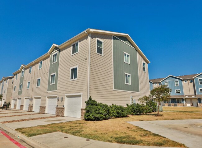 Building Photo - 21155 Gosling Rd