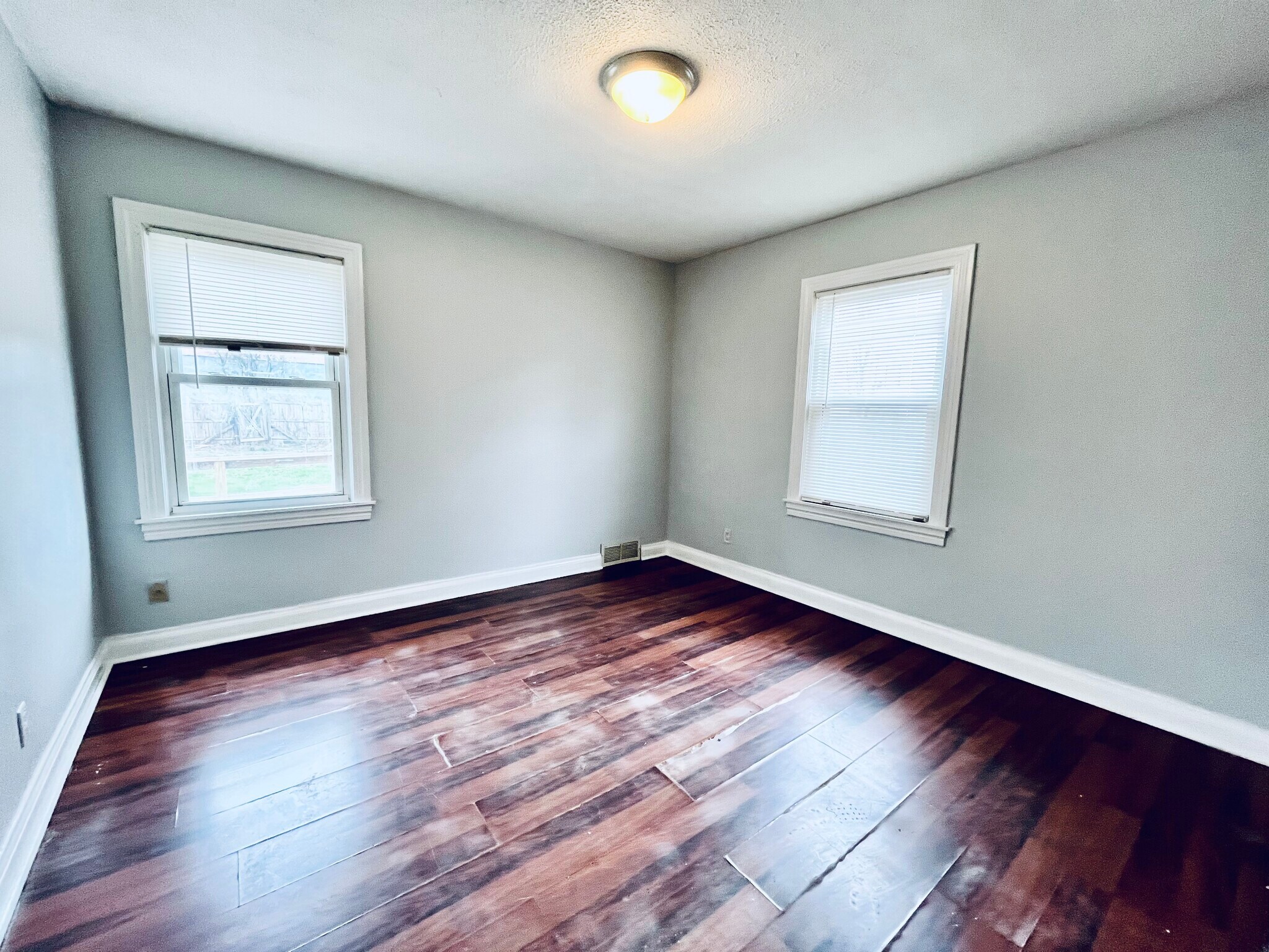 Building Photo - 5200 Stephan Dr