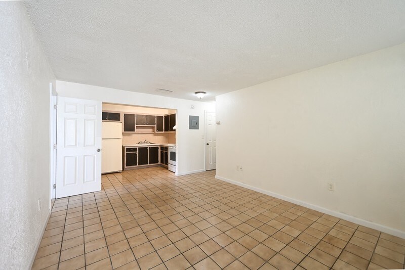 Building Photo - 6040 SW 26th St