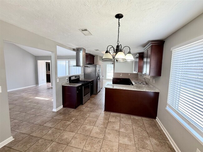 Building Photo - 15914 Mill Hollow Dr