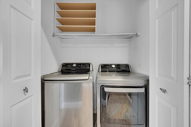 Building Photo - $3,050.00 - 2 Beds, 2.5 Baths, Apartment i...