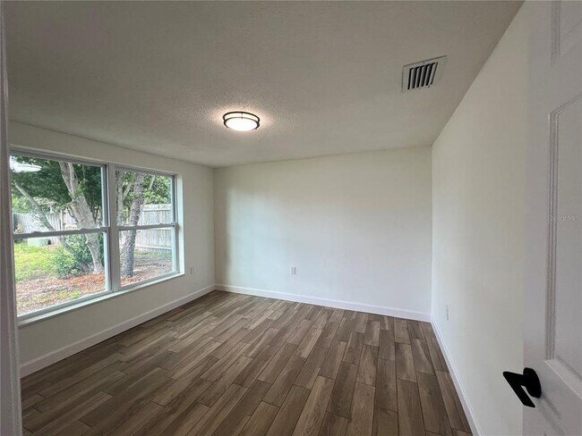 Building Photo - 7315 Brentwood Dr