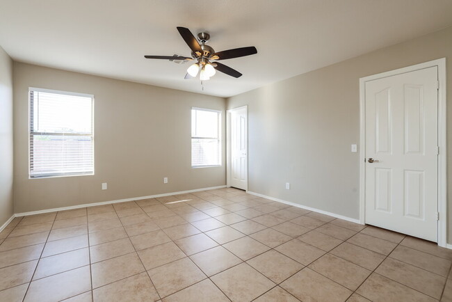 Building Photo - 1774 W Summer Dawn Dr