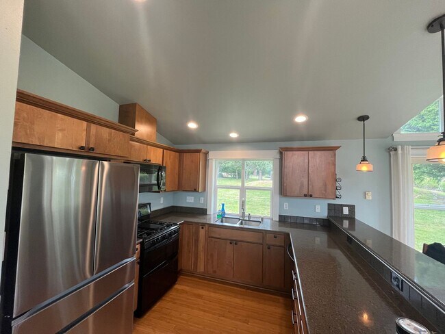 Building Photo - Beautiful 3 Bed 2 Bath on Guemes Island