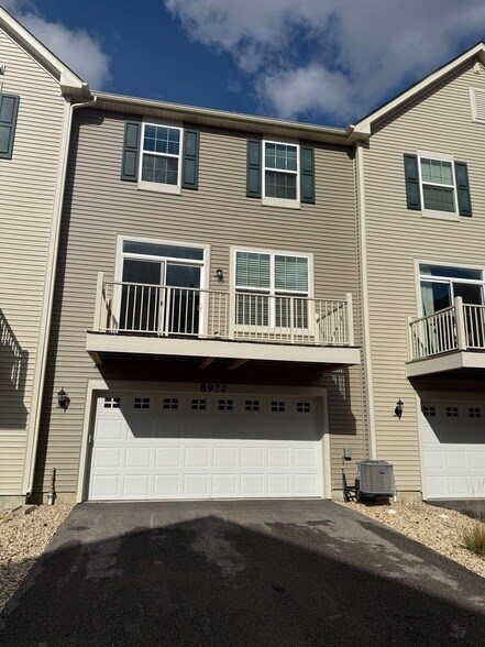 Building Photo - 8972 Dolby St