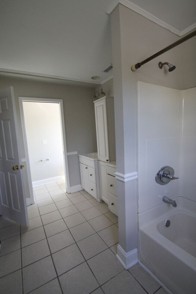 Building Photo - Exclusively Offered By Muse Realty Rentals...