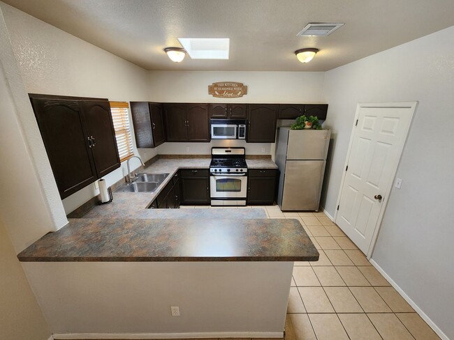 Building Photo - 5859 Habanero Dr