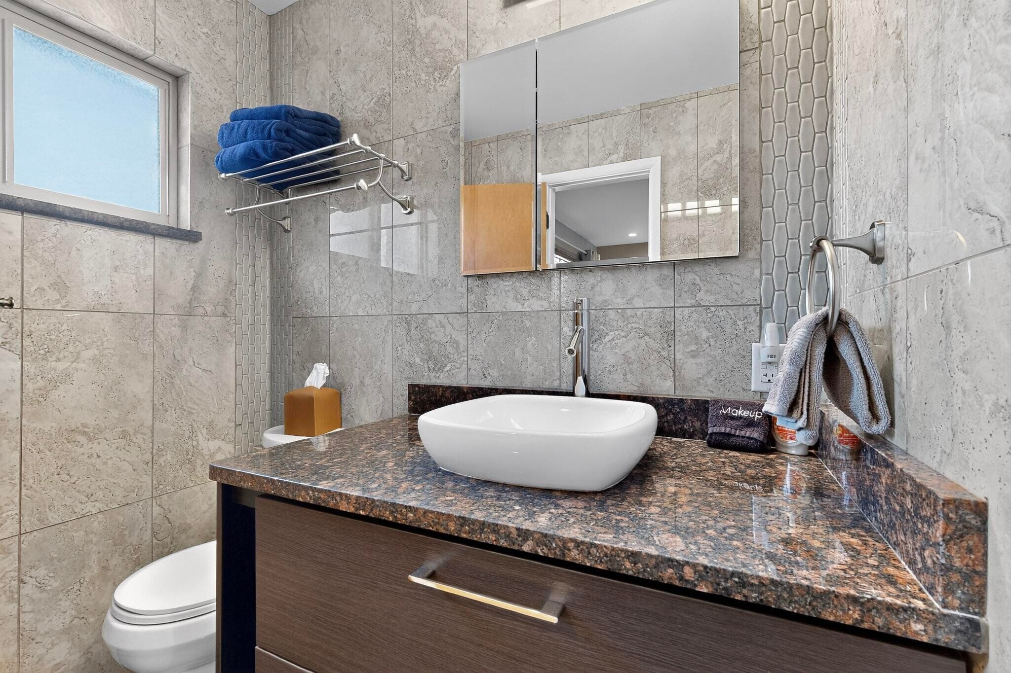 primary bathroom attached to bedroom - 4715 Marquette Ave NE