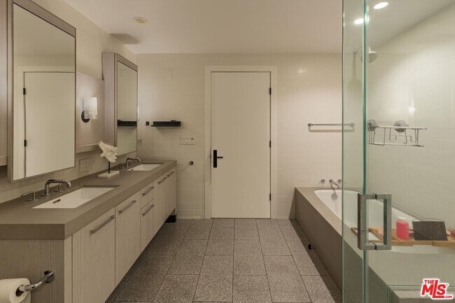 Building Photo - 10777 Wilshire Blvd