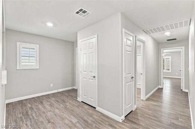 Building Photo - 1525 Deep Valley Ave
