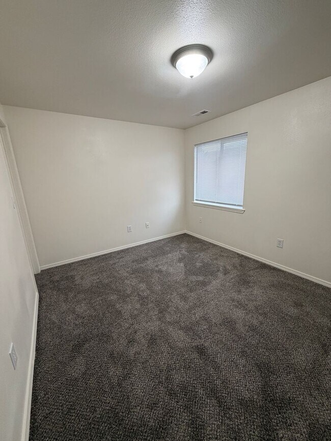 Building Photo - 1705 W Bemis St