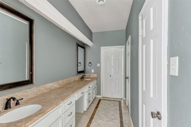 Building Photo - 12102 Moorcreek Dr