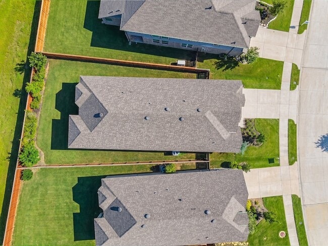 Building Photo - 8145 Overland Grv
