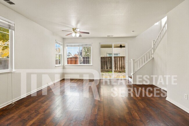 Building Photo - 5 Mantauk Point Pl