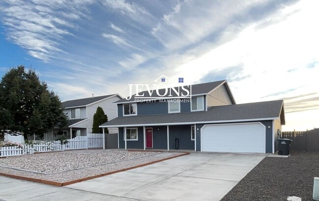 Building Photo - $500 Rent Credit - Charming 4-bedroom home with laundry and full kitchen, located near WA-17 and ...