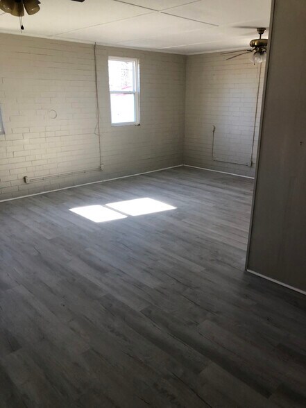 Building Photo - 742 Fairfield Rd