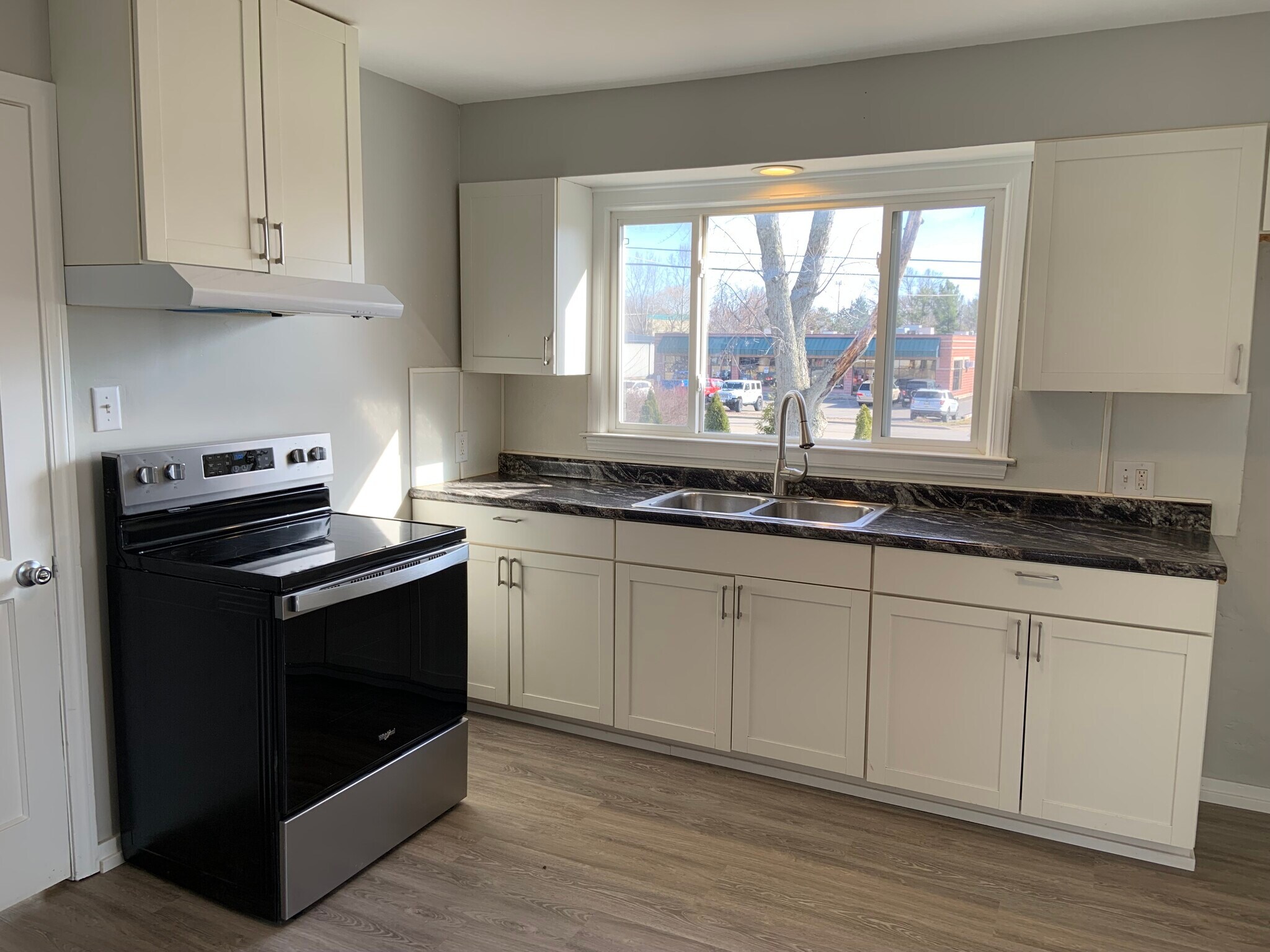 Building Photo - 343 E Lakewood Blvd