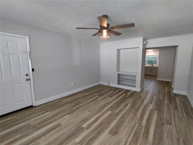 Building Photo - 316 W Howry Ave