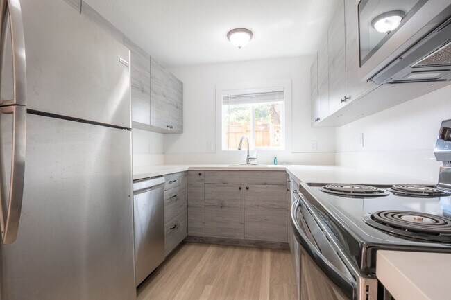 Building Photo - 4847 SE 65th Ave