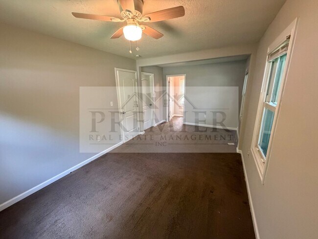 Building Photo - 504 N Westwood Dr