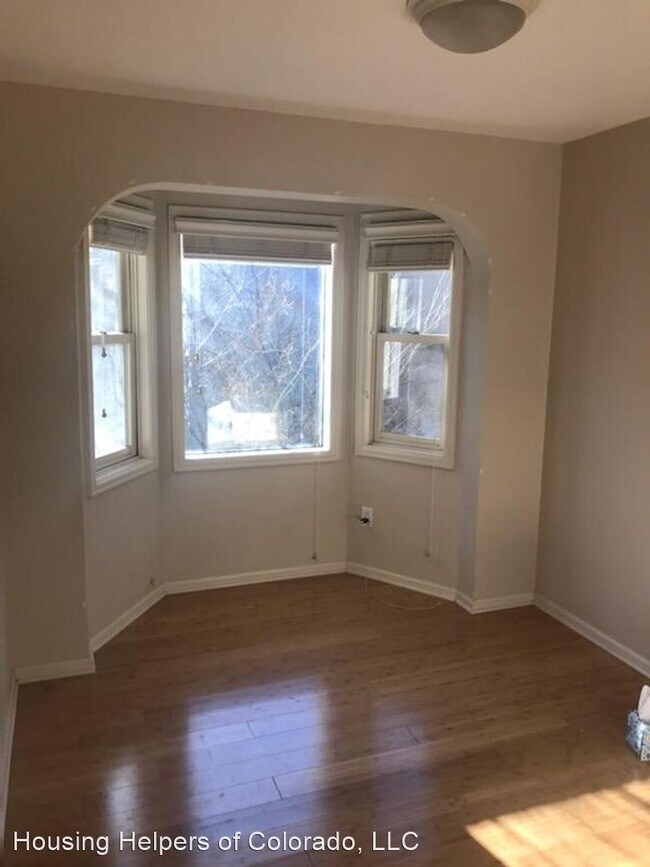 Building Photo - 2 br, 1.5 bath House - 1053 Pine Street #D