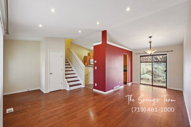 Building Photo - INVITING 3BD HOME w/ SPACIOUS LAYOUT & CHARM - Security Deposit Waiver Available