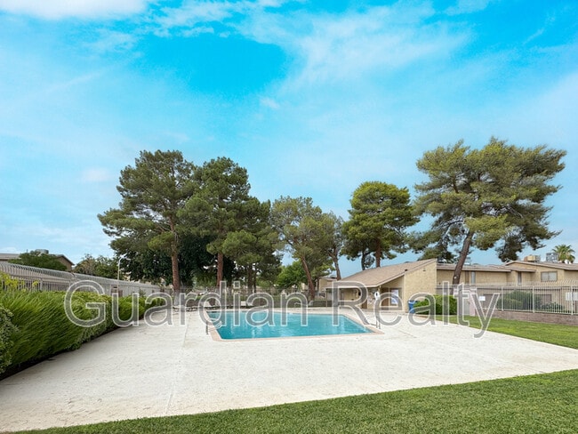Building Photo - 2209 Tall Pine Dr