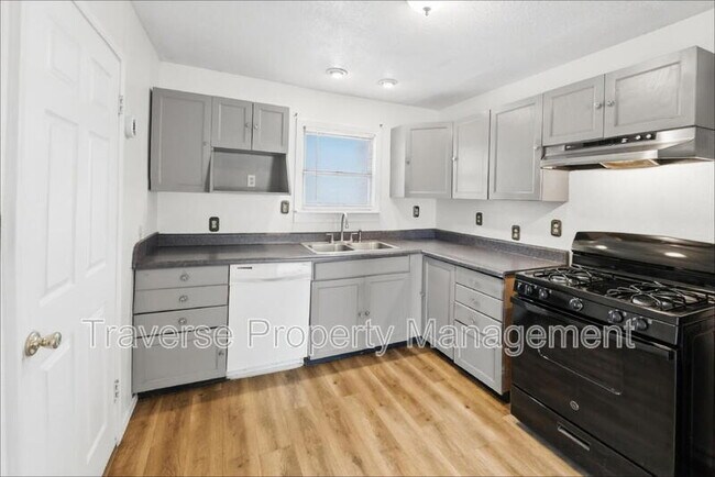 Building Photo - 5025 Catalpa St