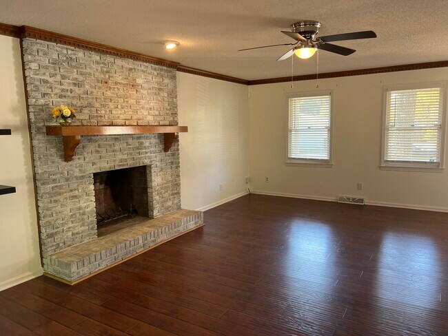 Building Photo - 113 Pine Gate Dr