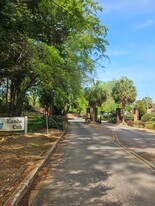 Building Photo - 10 Little Hollow Ln