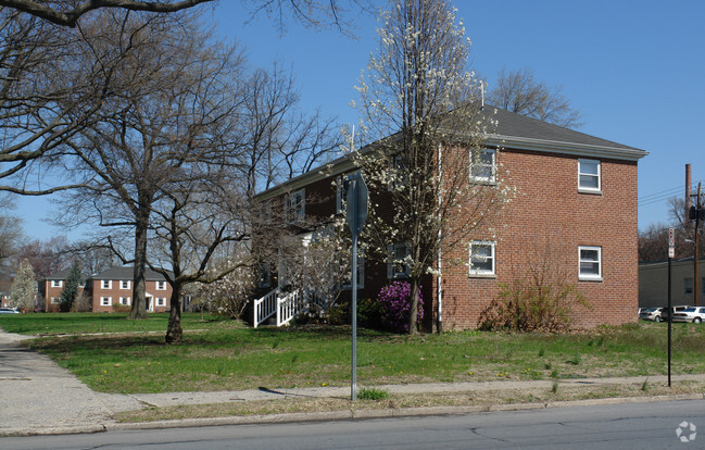 Building Photo - Riverfront Park Apartments