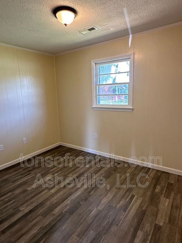 Building Photo - 3126 US-221