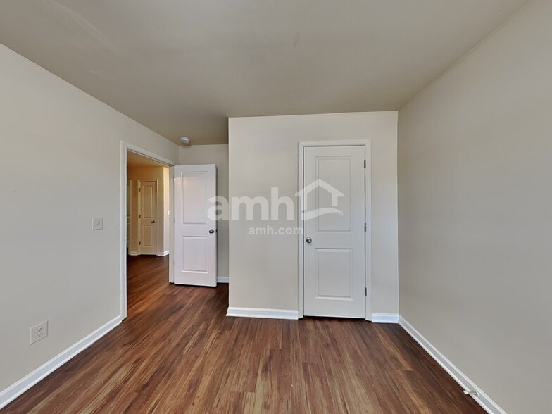 Building Photo - 4104 Dale Dr SE