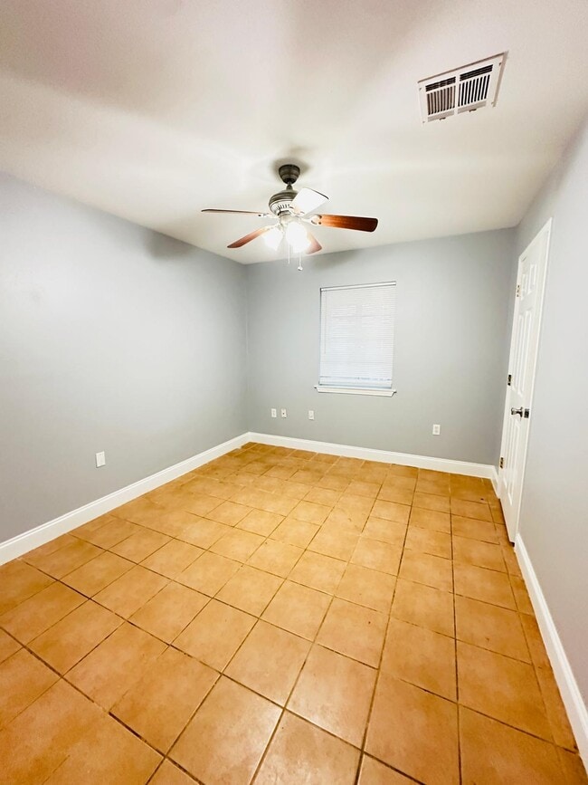 Building Photo - 6317 Bellaire Dr