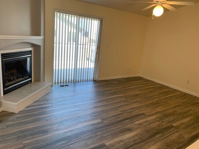 Building Photo - 7467 Clamdigger Dr