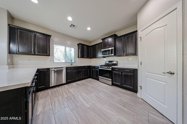 Building Photo - 2736 E Mews Rd