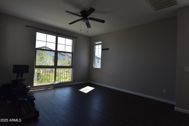 Building Photo - 250 E Wisteria Dr