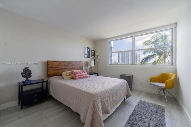 Building Photo - 2 bedroom in North Miami Beach FL 33160