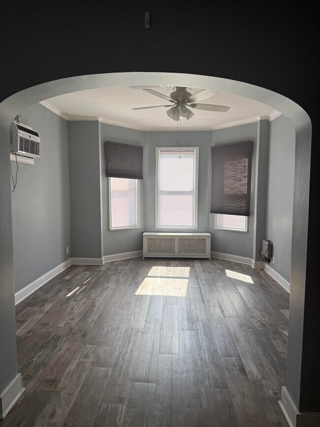 Building Photo - 920 18th St