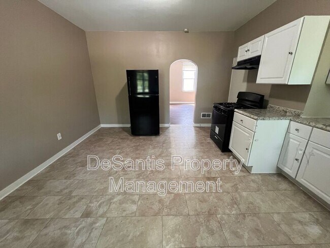 Building Photo - 1104 Brabec St