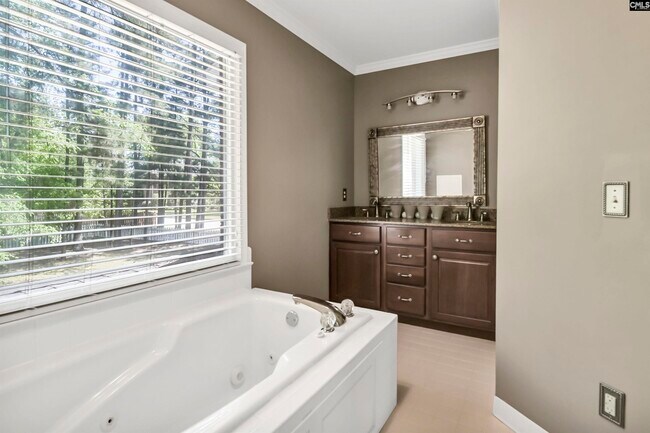 Building Photo - 1100 Woodtree Ct