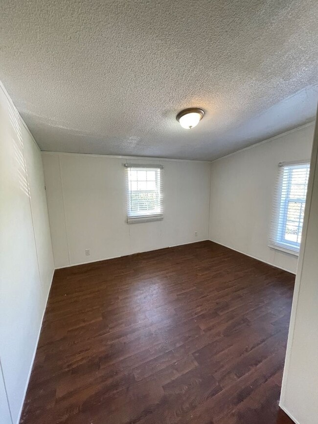 Building Photo - 3 bedroom 2 bath mobile home, LARGE, 1.33 ...