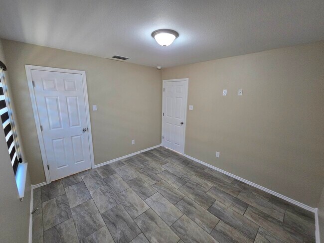 Building Photo - 5821 Doctorado Dr