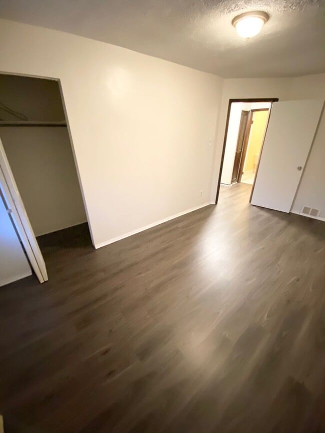 Building Photo - Great 2 Bedroom, 1 Bathroom in McKees Rock...