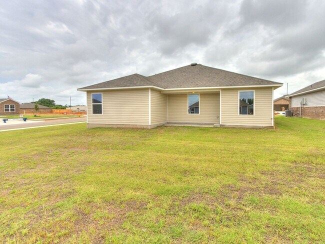 Building Photo - Beautiful New Home! Mustang Schools!