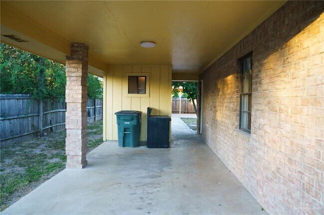 Building Photo - 19 Barnes St