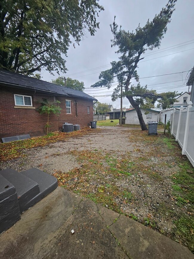 Building Photo - 4bed/2bath house